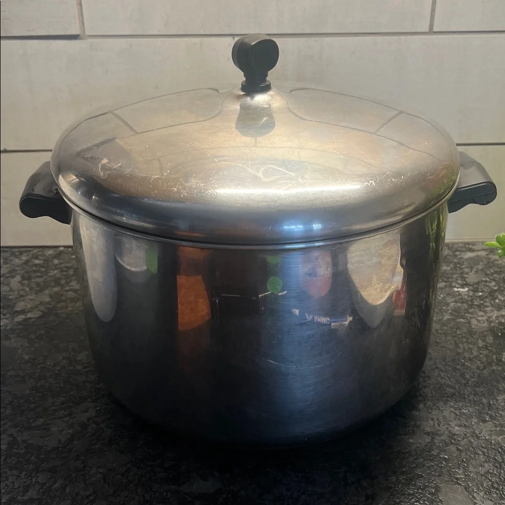 8 qt Farberware Stainless Steel Stock Pot with Lid. Ex. Condition